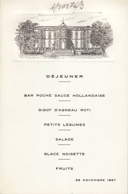 Déjeuner du 29 novembre 1967 Bar poché sauce hollandaise Gigot d‘agneau rôti Petits légumes Salade Glace noisette Fruits