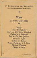 Dîner du 13 novembre 1904<br />Compagnie des Wagons-Lits<br /><br />Potage<br />Crème Saint-Hubert<br />Truite au Bleu Sauce Chambord<br />Poularde à la Chevalière<br />Selle de Pré-Salé Richelieu<br />Perdreaux truffés<br />Salade de Saison<br />Pointes d‘Asperges à la Crème<br />Charlotte Plombière<br />Corbeille de Fruits