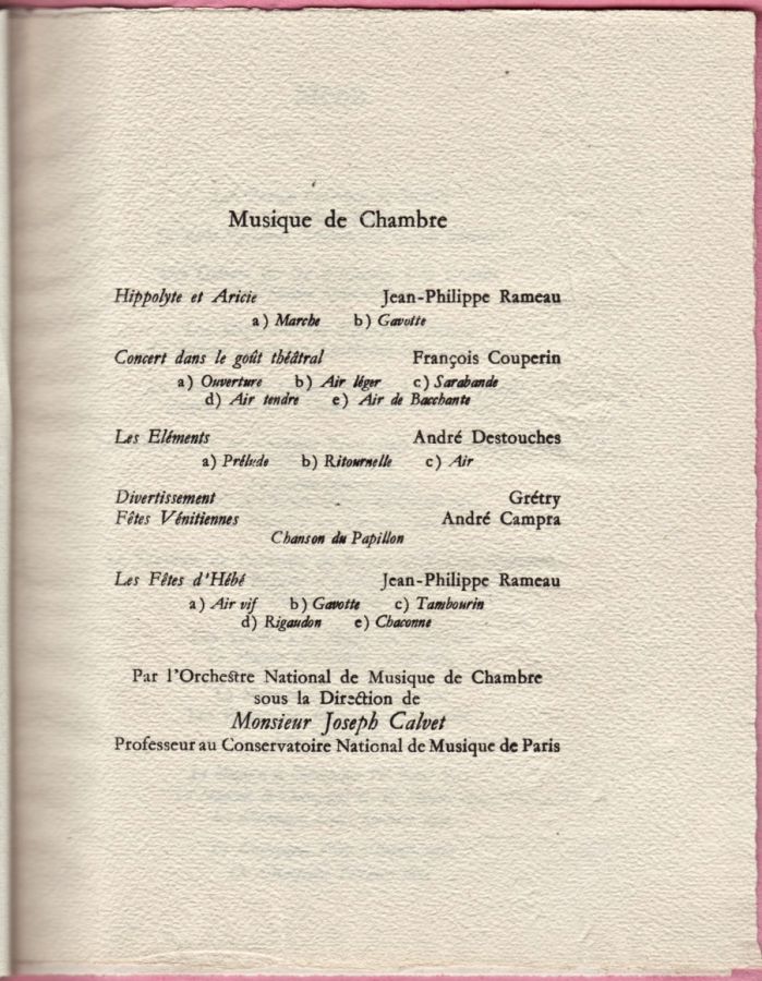 Déjeuner du 21 juillet 1938<br />offert à LL. MM.<br />Le Roi Georges VI et La Reine Elizabeth<br />Château de Versailles<br /><br />L‘acoustique excellente de<br />la galerie des Glaces offre,<br />à un orchestre invisible<br />composé uniquement<br />de violons et violoncelles<br />sous la direction de<br />Monsieur Joseph Calvet,<br />l‘occasion de mettre en<br />valeur quelques compositions<br />de l‘Ecole française des XVIIè<br />et XVIIIè siècle.<br />